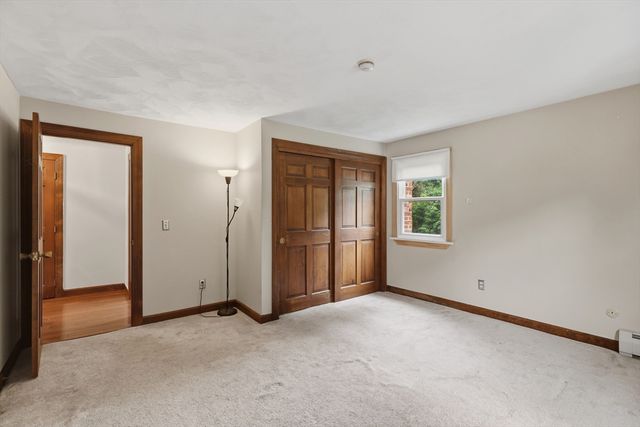 109 Country Ln, Leominster, MA 01453