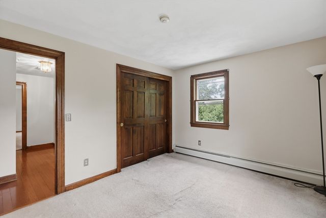 109 Country Ln, Leominster, MA 01453