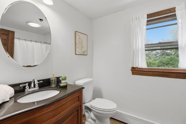 109 Country Ln, Leominster, MA 01453