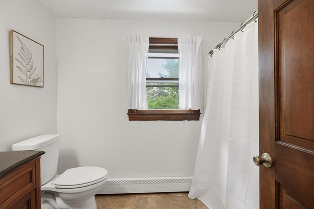 109 Country Ln, Leominster, MA 01453