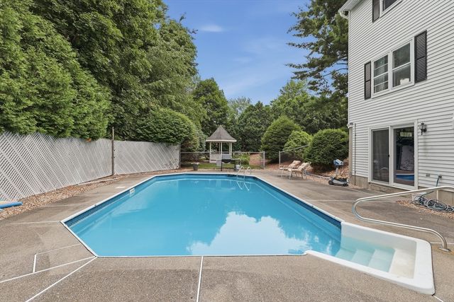 109 Country Ln, Leominster, MA 01453