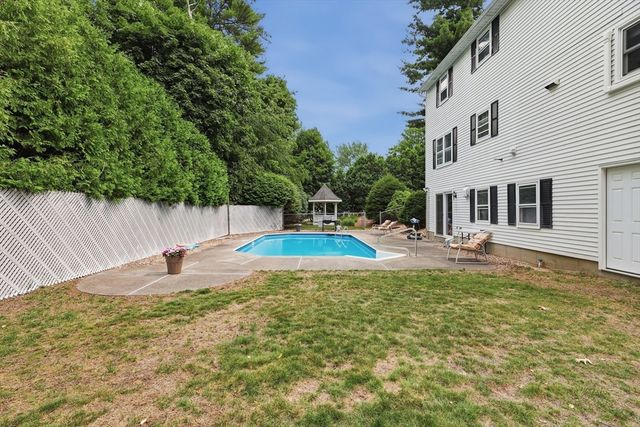 109 Country Ln, Leominster, MA 01453