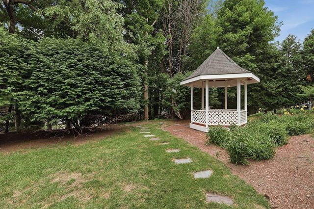 109 Country Ln, Leominster, MA 01453