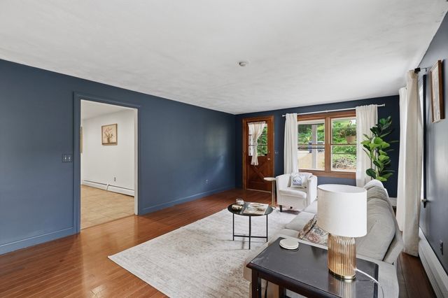 109 Country Ln, Leominster, MA 01453