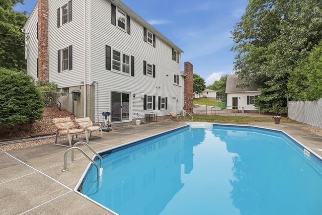 109 Country Ln, Leominster, MA 01453