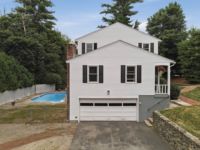 109 Country Ln, Leominster, MA 01453