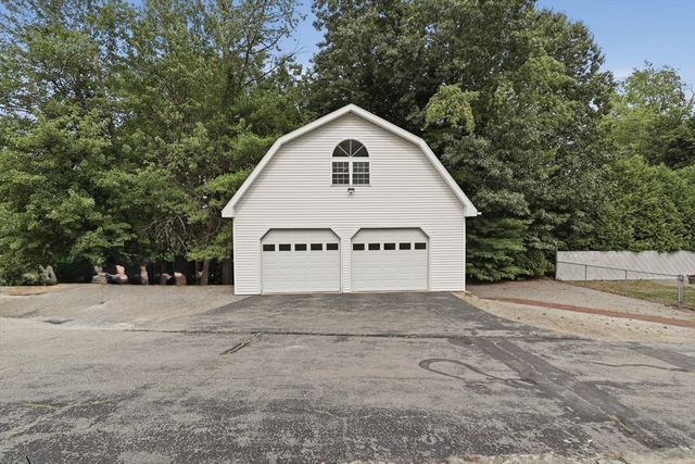 109 Country Ln, Leominster, MA 01453