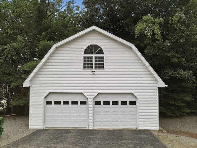 109 Country Ln, Leominster, MA 01453