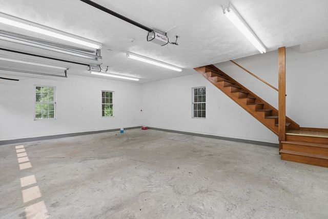 109 Country Ln, Leominster, MA 01453