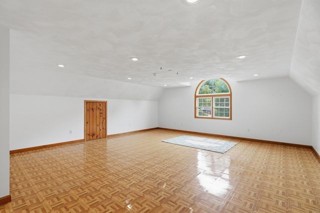 109 Country Ln, Leominster, MA 01453