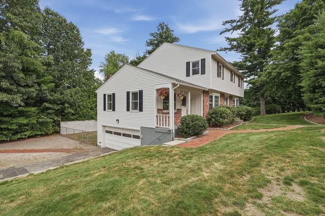 109 Country Ln, Leominster, MA 01453