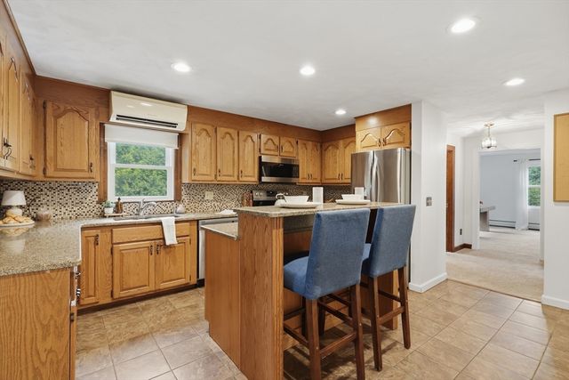 109 Country Ln, Leominster, MA 01453