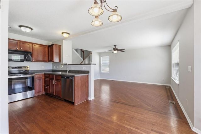 1827 NW 82nd Terrace, Kansas City, MO 64151