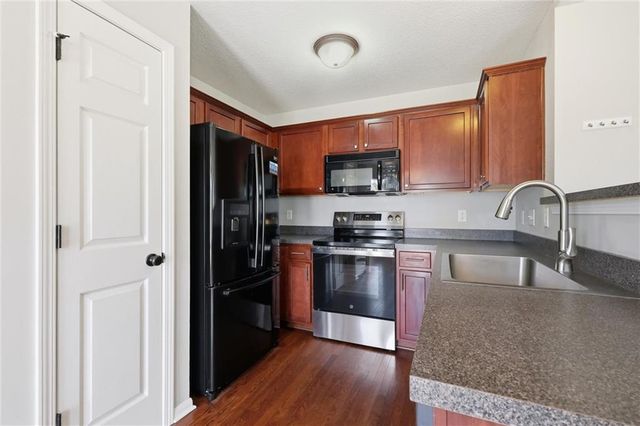 1827 NW 82nd Terrace, Kansas City, MO 64151