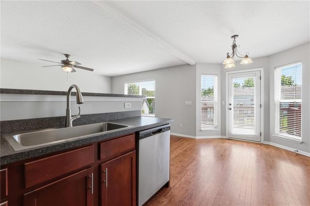 1827 NW 82nd Terrace, Kansas City, MO 64151