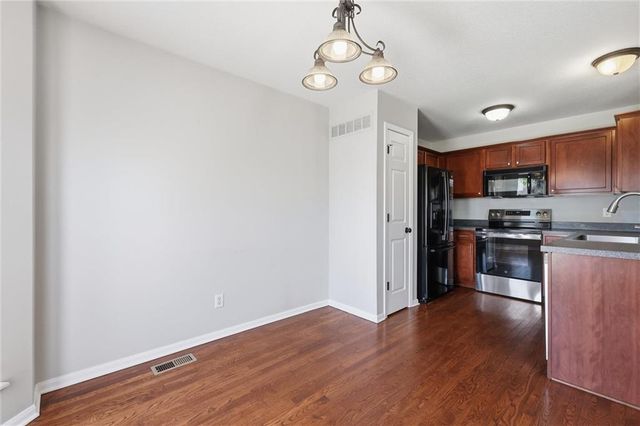 1827 NW 82nd Terrace, Kansas City, MO 64151