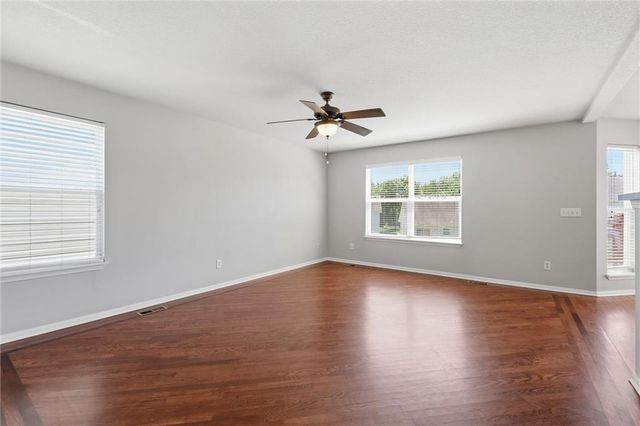 1827 NW 82nd Terrace, Kansas City, MO 64151