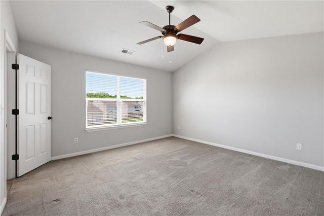 1827 NW 82nd Terrace, Kansas City, MO 64151