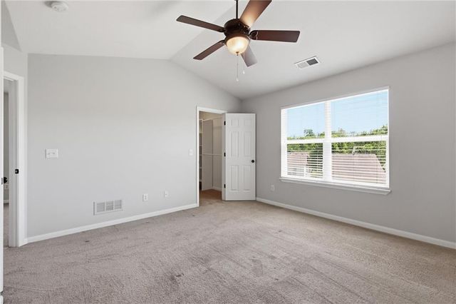 1827 NW 82nd Terrace, Kansas City, MO 64151