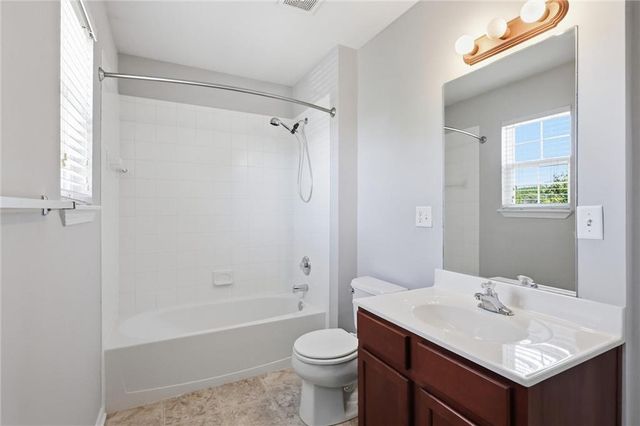 1827 NW 82nd Terrace, Kansas City, MO 64151
