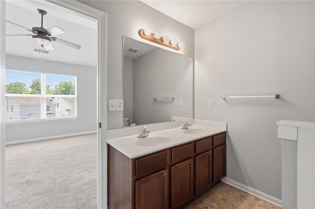 1827 NW 82nd Terrace, Kansas City, MO 64151