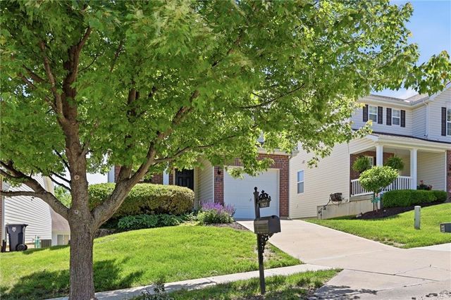 1827 NW 82nd Terrace, Kansas City, MO 64151