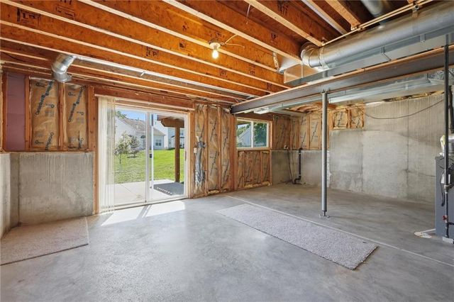 1827 NW 82nd Terrace, Kansas City, MO 64151