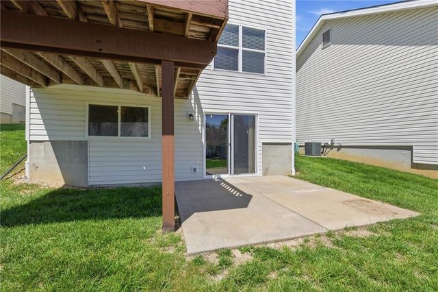 1827 NW 82nd Terrace, Kansas City, MO 64151