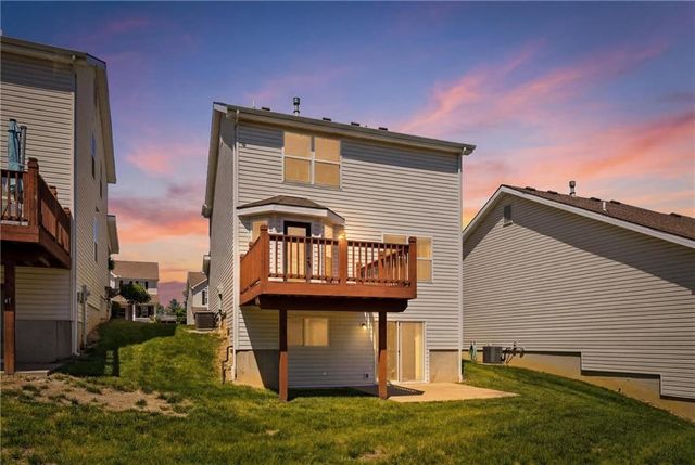 1827 NW 82nd Terrace, Kansas City, MO 64151