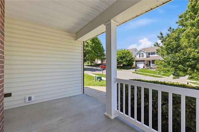 1827 NW 82nd Terrace, Kansas City, MO 64151