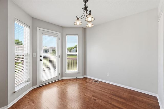 1827 NW 82nd Terrace, Kansas City, MO 64151