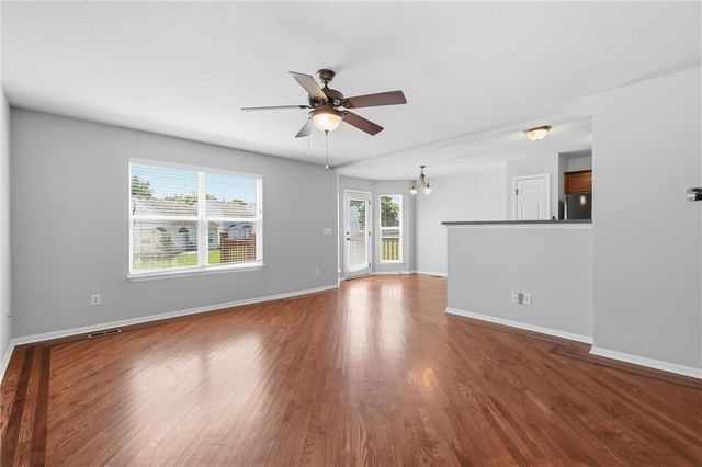 1827 NW 82nd Terrace, Kansas City, MO 64151