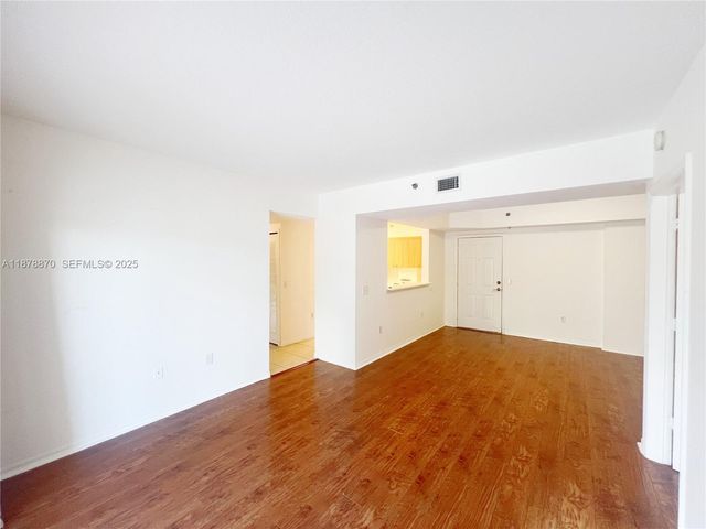 9340 Fontainebleau Boulevard W206, Miami, FL 33172