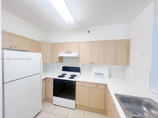 9340 Fontainebleau Boulevard W206, Miami, FL 33172