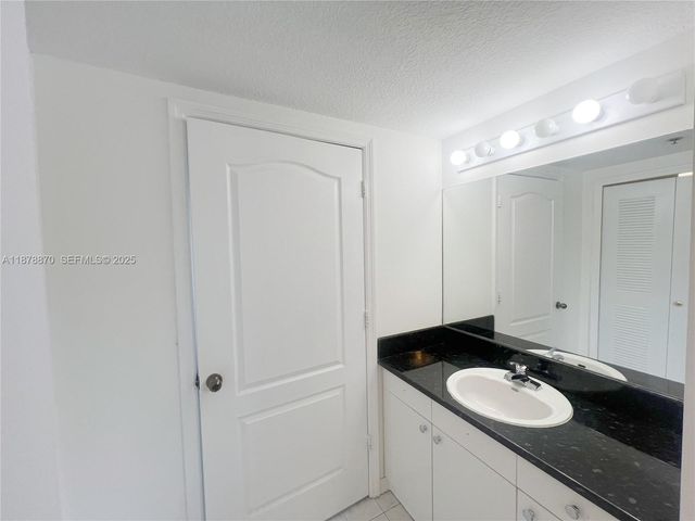 9340 Fontainebleau Boulevard W206, Miami, FL 33172