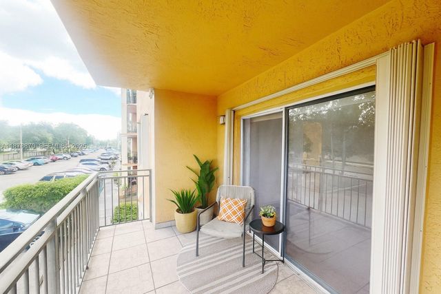 9340 Fontainebleau Boulevard W206, Miami, FL 33172