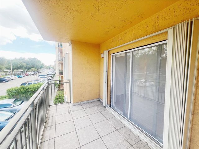 9340 Fontainebleau Boulevard W206, Miami, FL 33172
