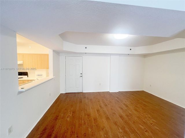 9340 Fontainebleau Boulevard W206, Miami, FL 33172