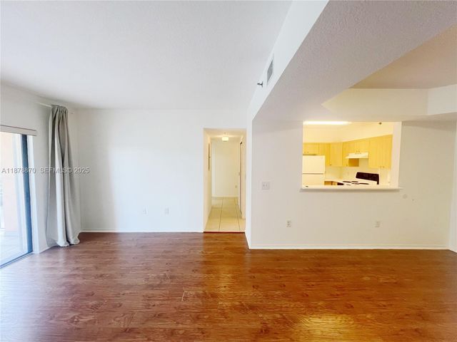 9340 Fontainebleau Boulevard W206, Miami, FL 33172
