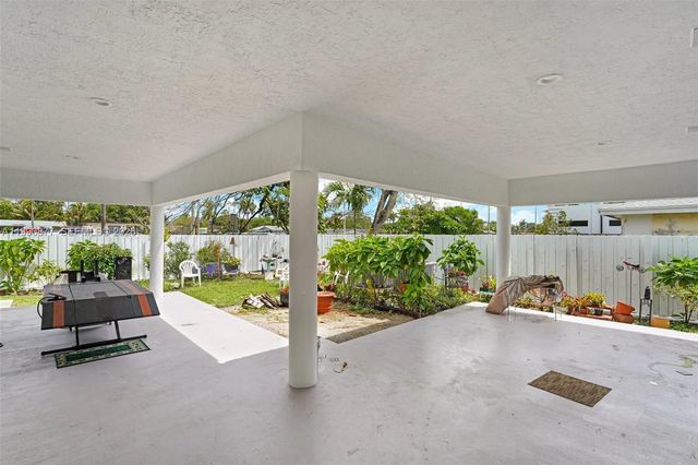 69 S Royal Poinciana Boulevard, Miami Springs, FL 33166