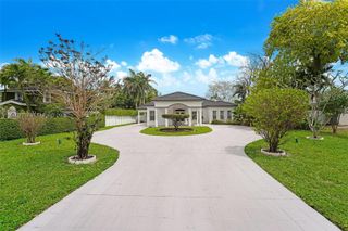 69 S Royal Poinciana Boulevard, Miami Springs, FL 33166