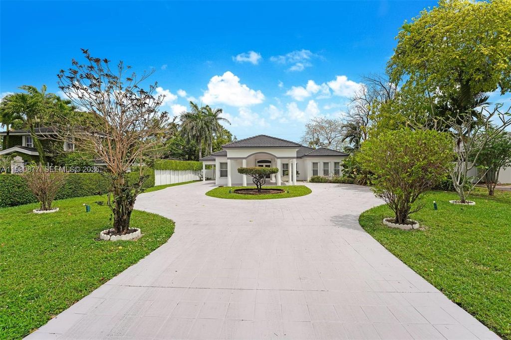 69 S Royal Poinciana Boulevard, Miami Springs, FL 33166