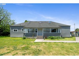 1209 6TH St, Tillamook, OR 97141