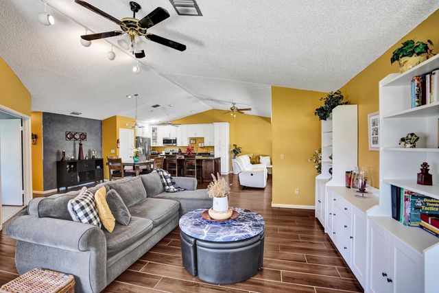 2915 NW 12th Street D, Delray Beach, FL 33445