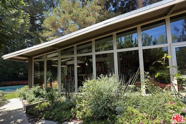 8581 Appian Way, Los Angeles, CA 90046