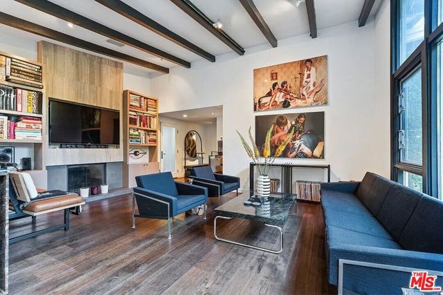 8581 Appian Way, Los Angeles, CA 90046