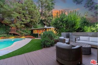 8581 Appian Way, Los Angeles, CA 90046