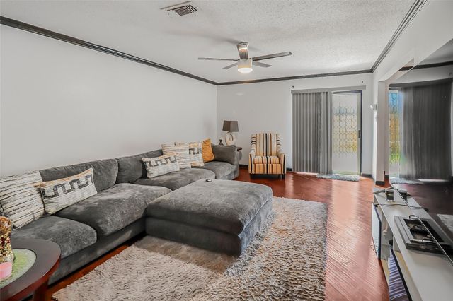 2106 Shiveley Circle, Houston, TX 77032