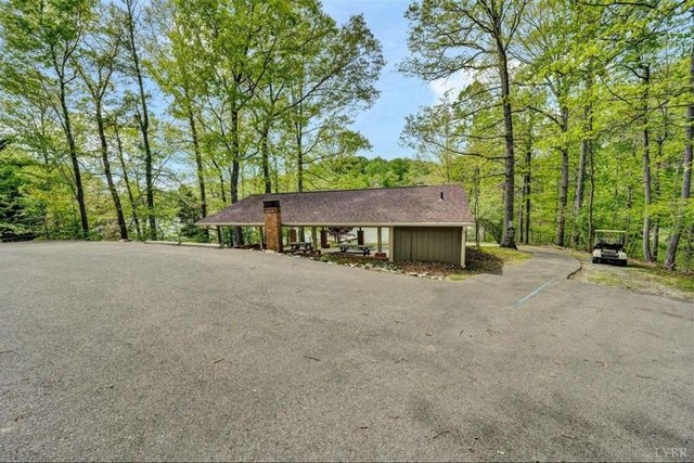 60 Old Barn Road, Moneta, VA 24121