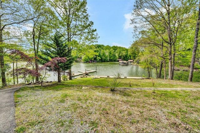 60 Old Barn Road, Moneta, VA 24121